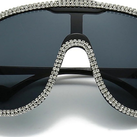 Oversized Rhinestone Sunglasses. (UNISEX) - Picture 2 of 3